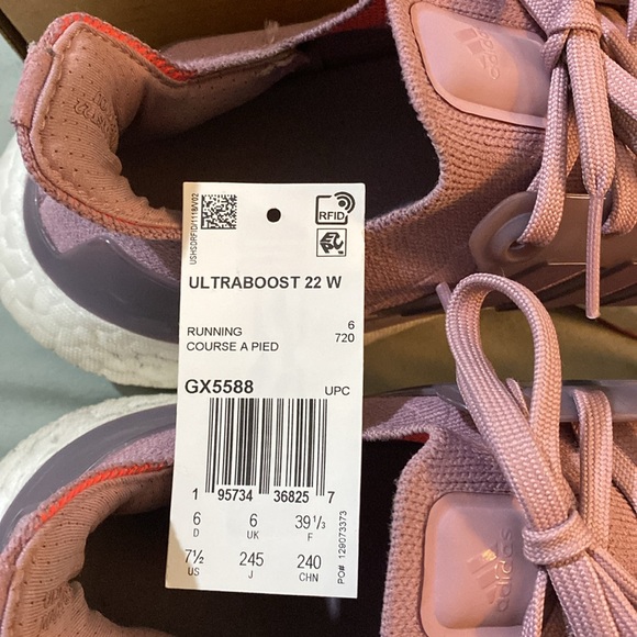 Adidas Ultraboost 22 W, Size 7.5 - Picture 9 of 11